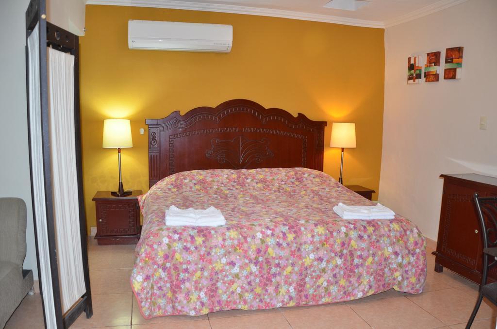 Terracota Corner Rooms แคมเปเช ภายนอก รูปภาพ